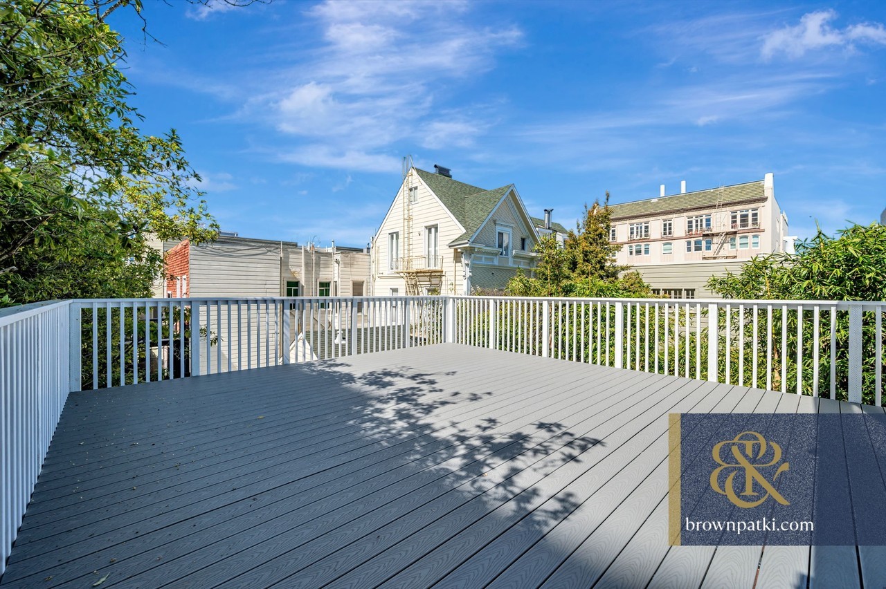 2243 Franklin St - Photo 4 of 24