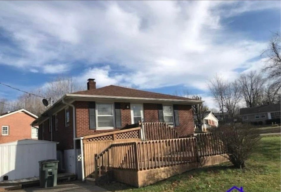 404 Sycamore St - Photo 2 of 10