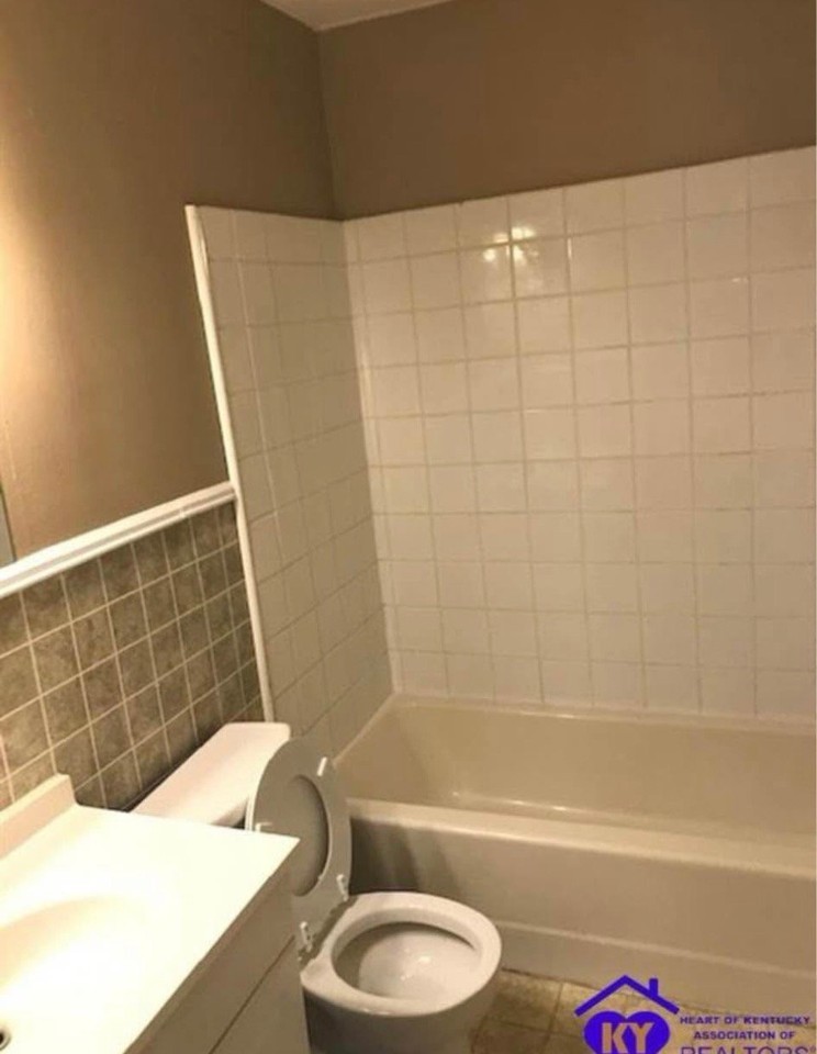 404 Sycamore St - Photo 5 of 10