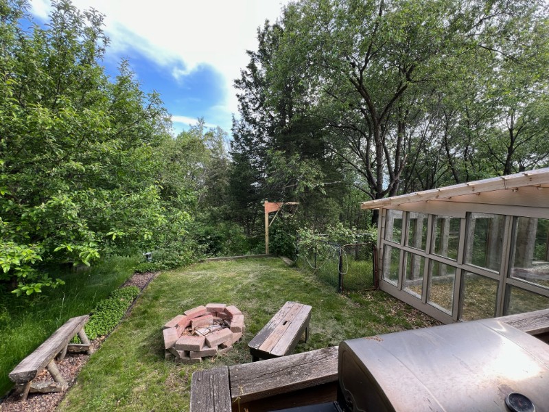 2207 Eagle Ln - Photo 4 of 16