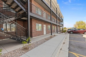 featured image of 468 W Main St