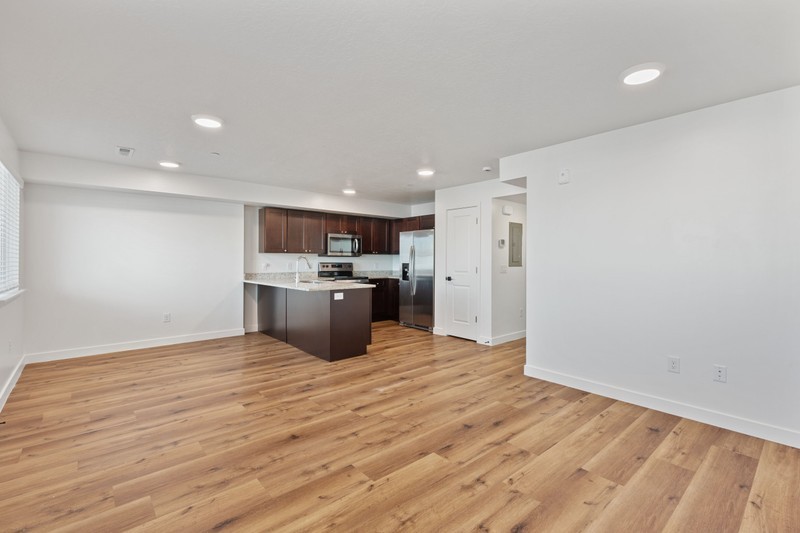468 W Main St - Photo 3 of 19