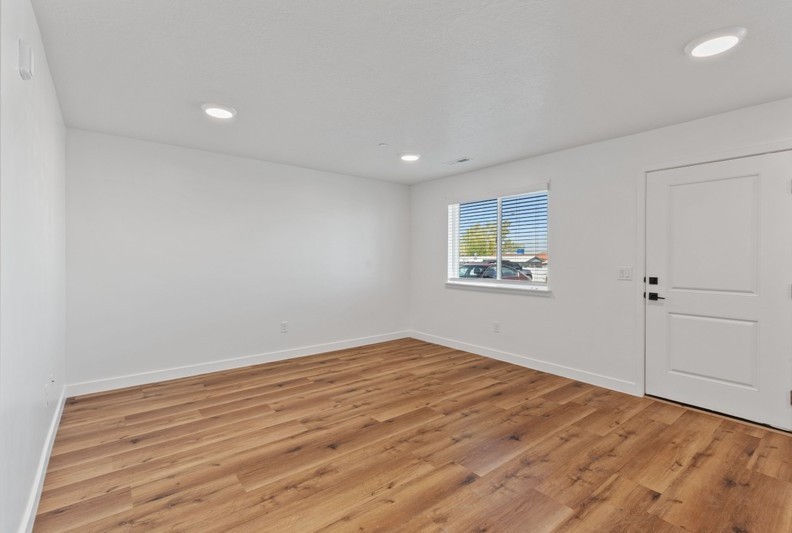 468 W Main St - Photo 6 of 19