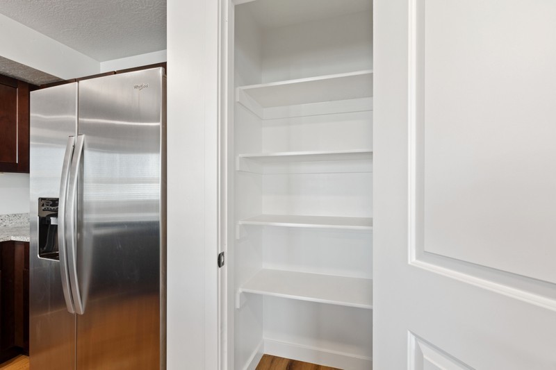 468 W Main St - Photo 7 of 19
