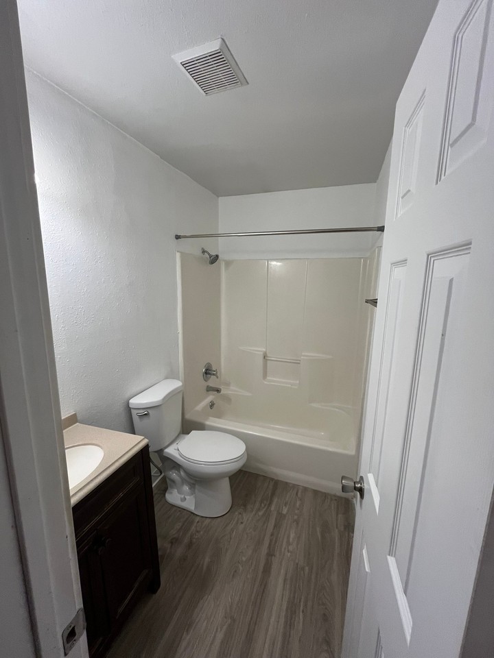 1106 Emerson Dr #9 - Photo 3 of 5