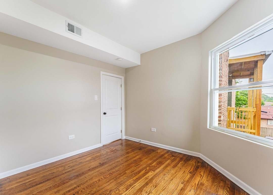 1908 W Marquette Rd #2E - Photo 5 of 20