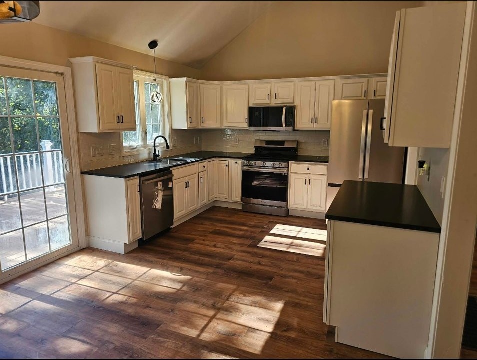 129 Thatcher St #1 - Photo 2 of 20