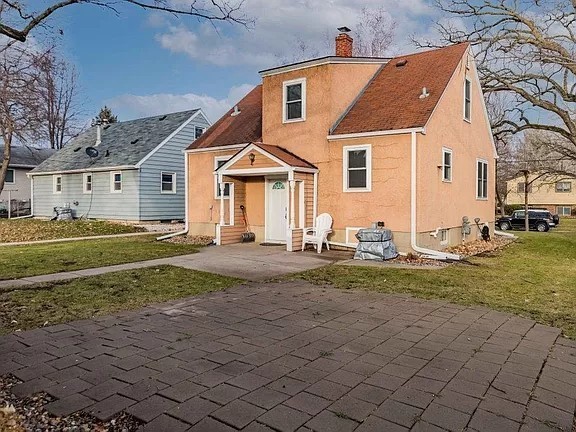 521 4th Ave Ne - Photo 3 of 13