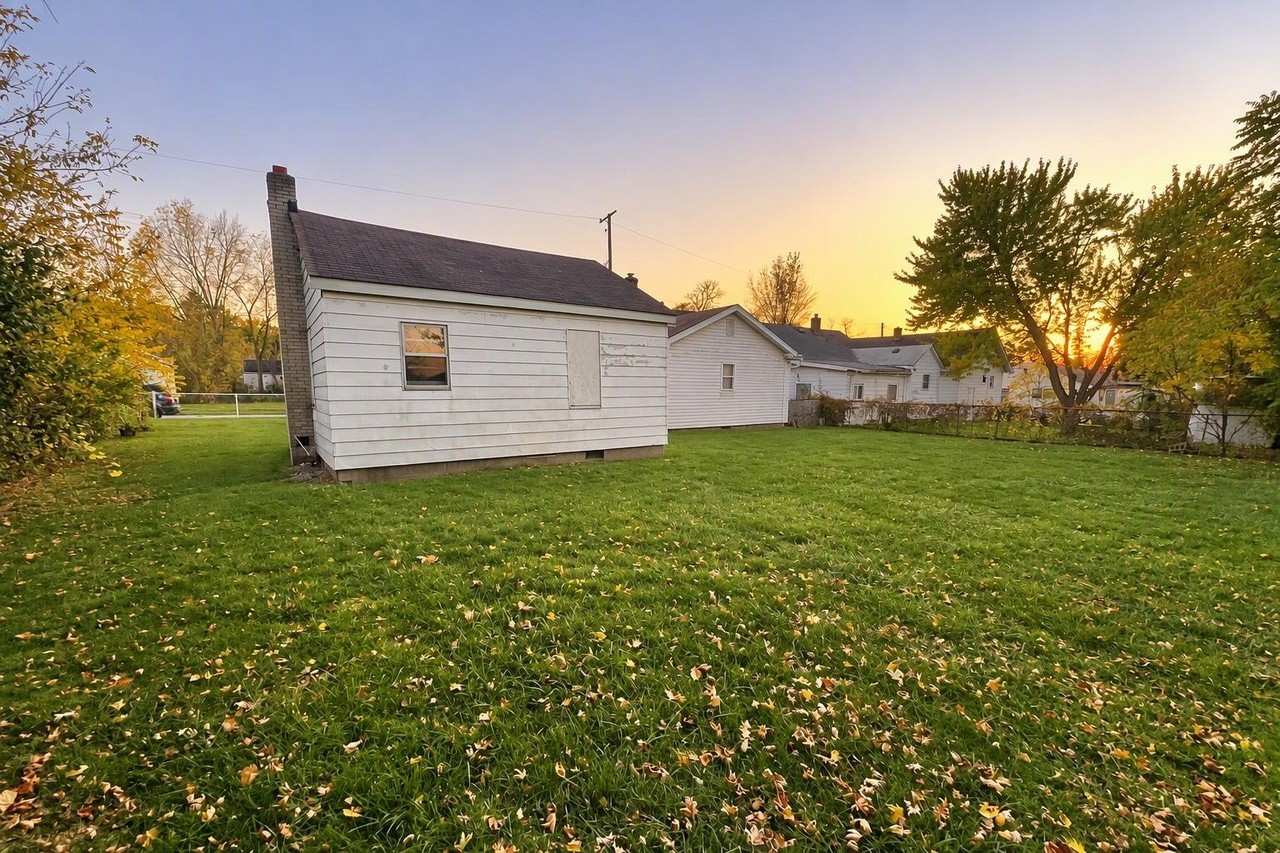 749 E Austin Ave - Photo 4 of 20