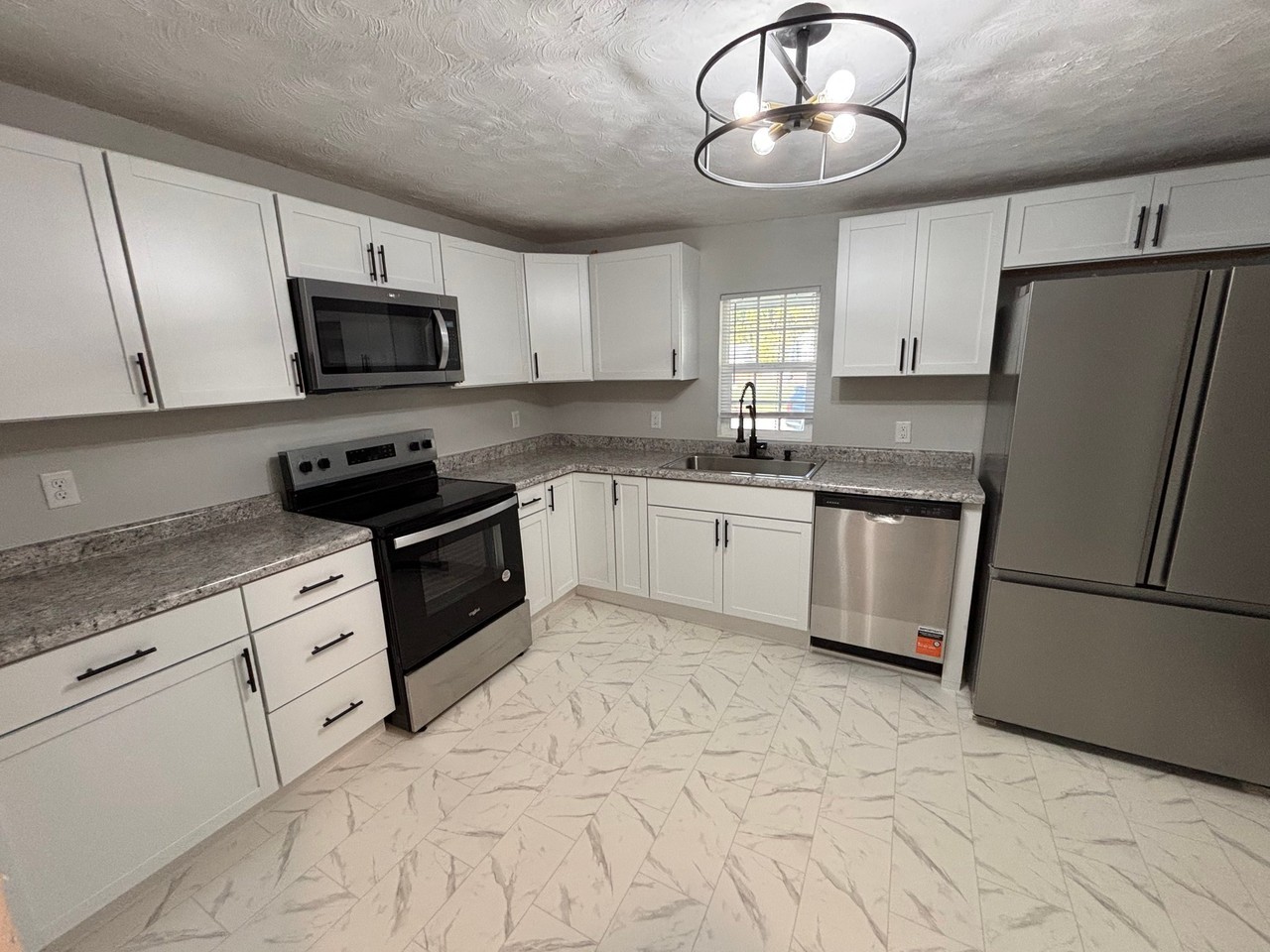 1449 Mulberry St - Photo 3 of 18