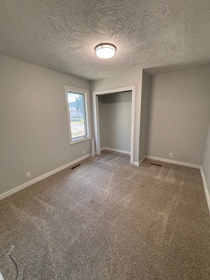 1449 Mulberry St - Photo 5 of 18