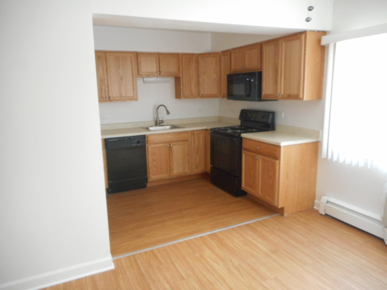 539 Pershing Ave #D - Photo 3 of 6