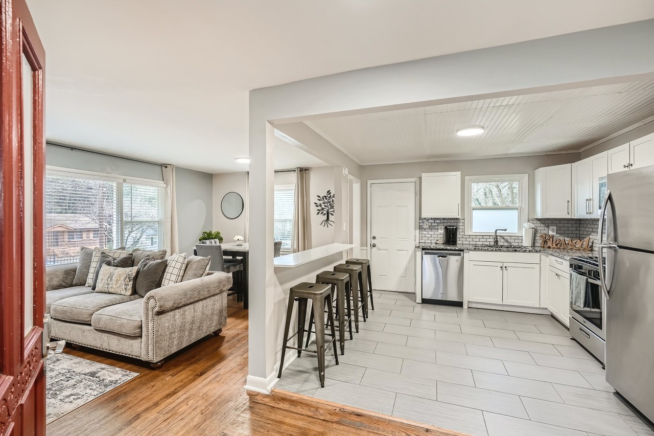 2323 Polar Rock Ave Sw - Photo 2 of 20