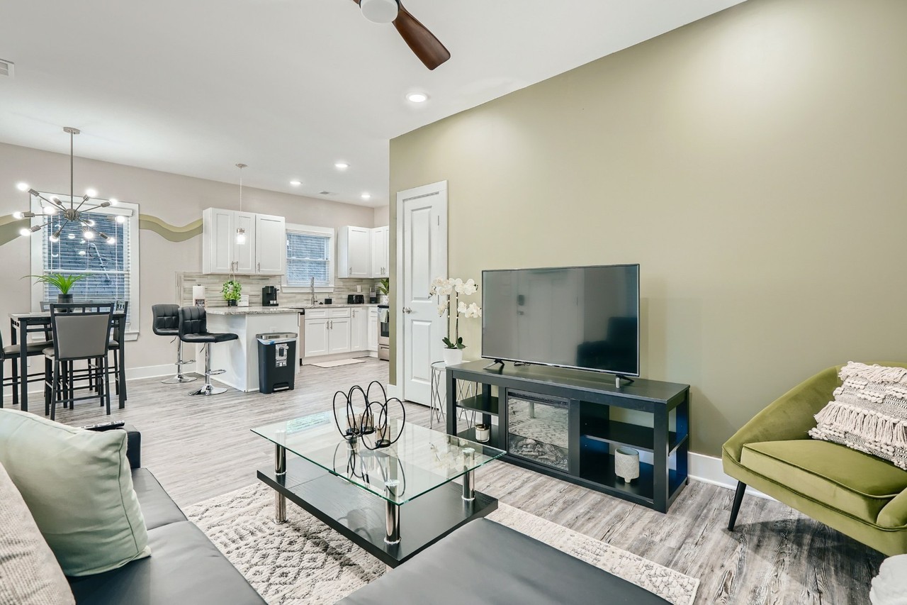 1045 Coleman St Sw - Photo 4 of 16
