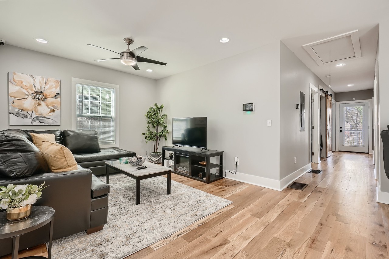 1133 Mayland Cir Sw - Photo 3 of 20