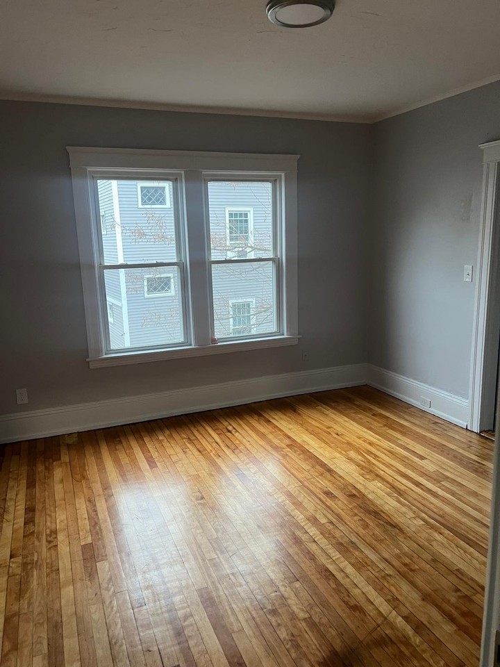 16 Catharine St - Photo 3 of 13