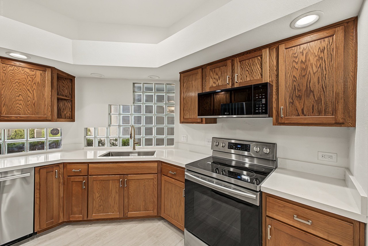 902 W Glendale Ave #104 - Photo 2 of 20
