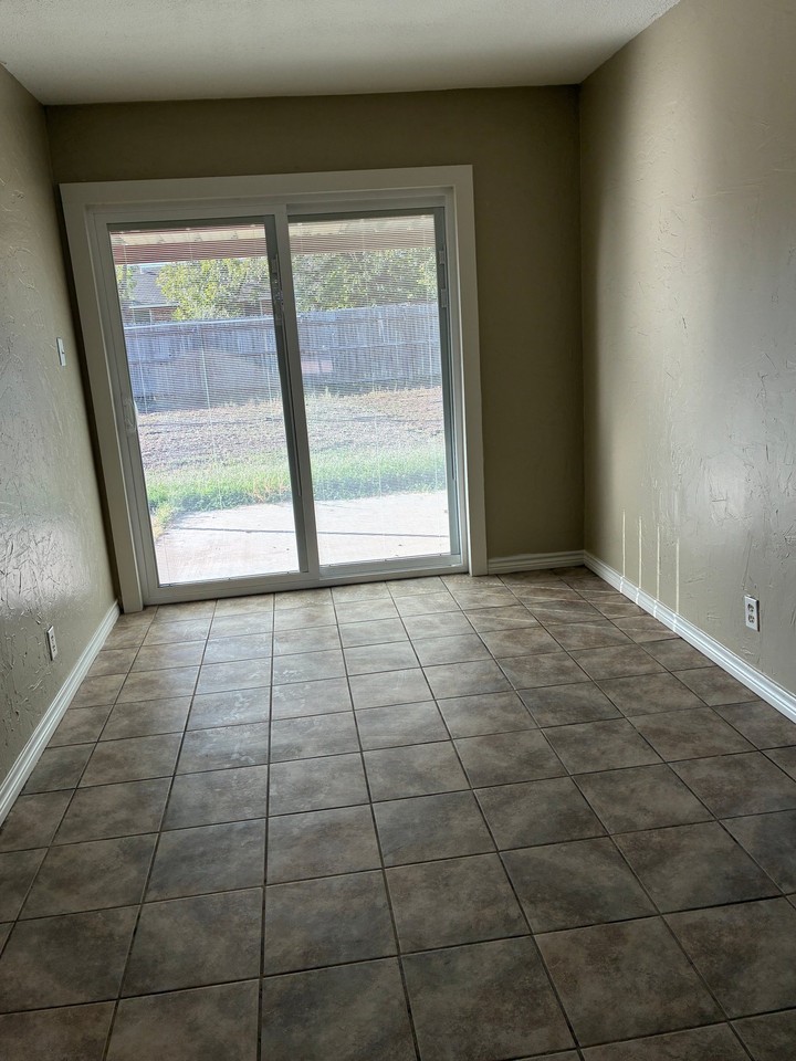 617 Van Zandt St - Photo 5 of 13