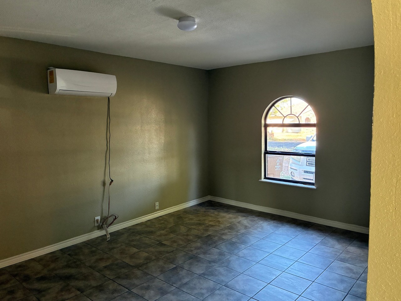 617 Van Zandt St - Photo 6 of 13