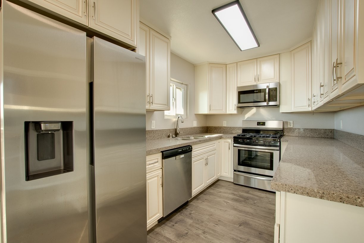 3776 Franklin Ave - Photo 4 of 19