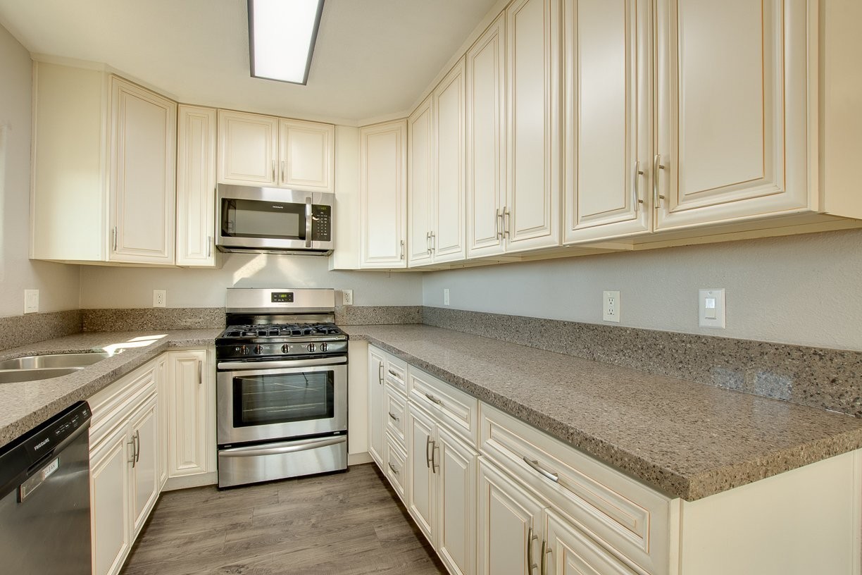 3776 Franklin Ave - Photo 5 of 19