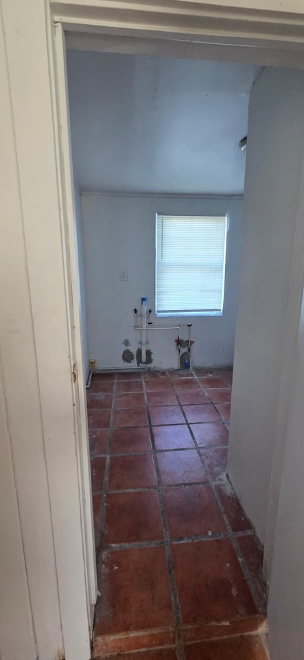 1423 Mccoy Rd - Photo 4 of 15