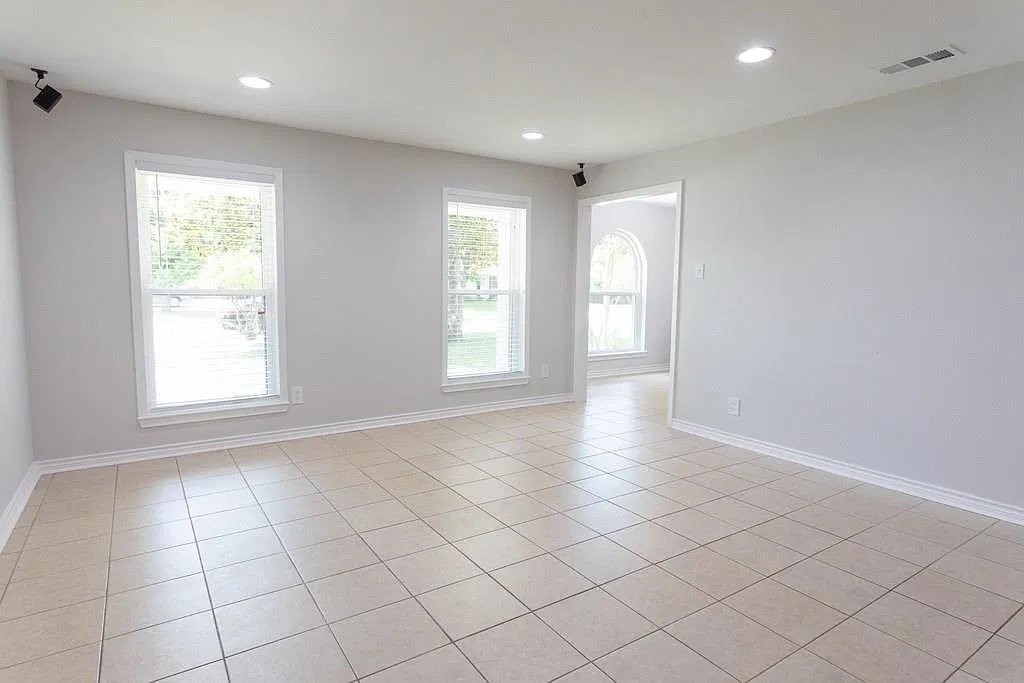 1809 Crest View Dr #2 - Photo 4 of 13