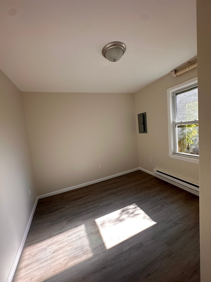 137 N 3rd St - Photo 3 of 4
