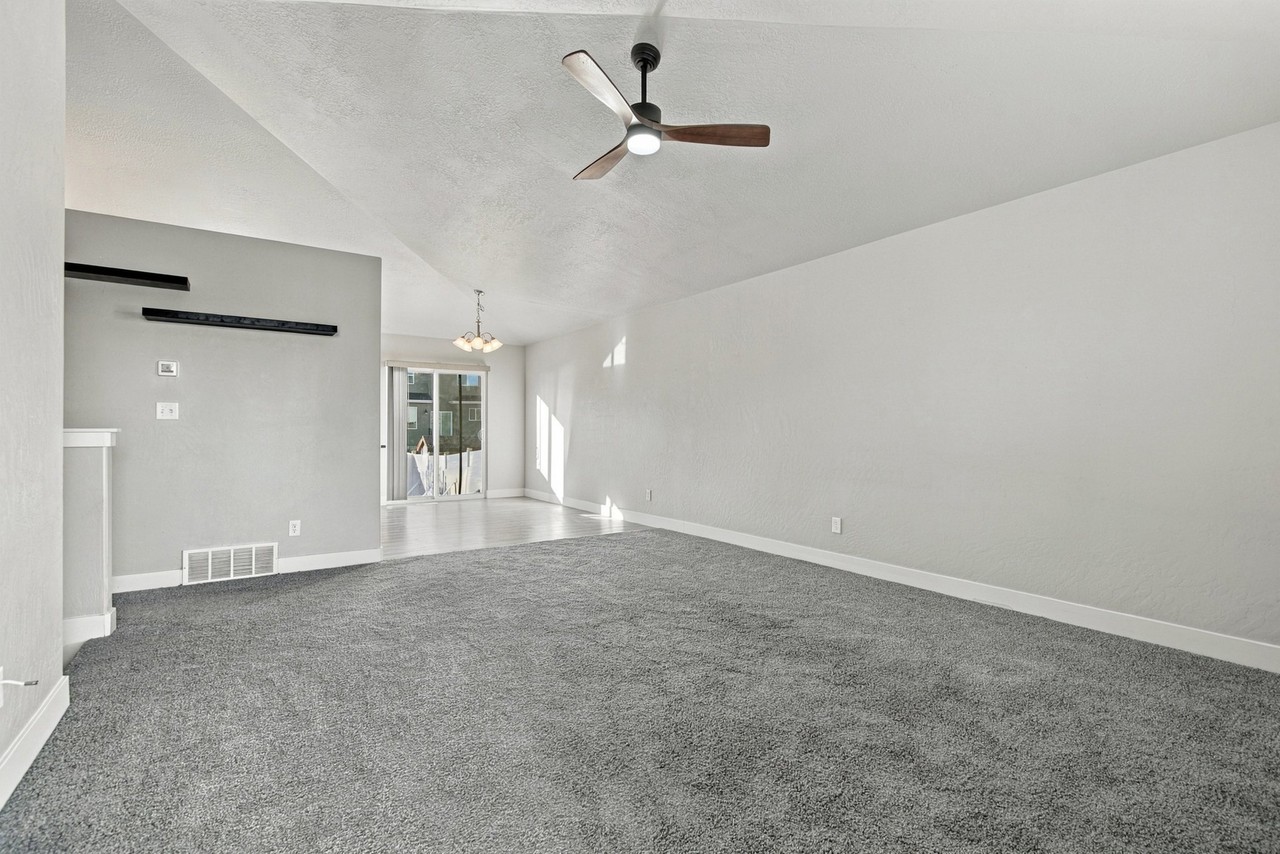 1298 E Rachel Way - Photo 2 of 18