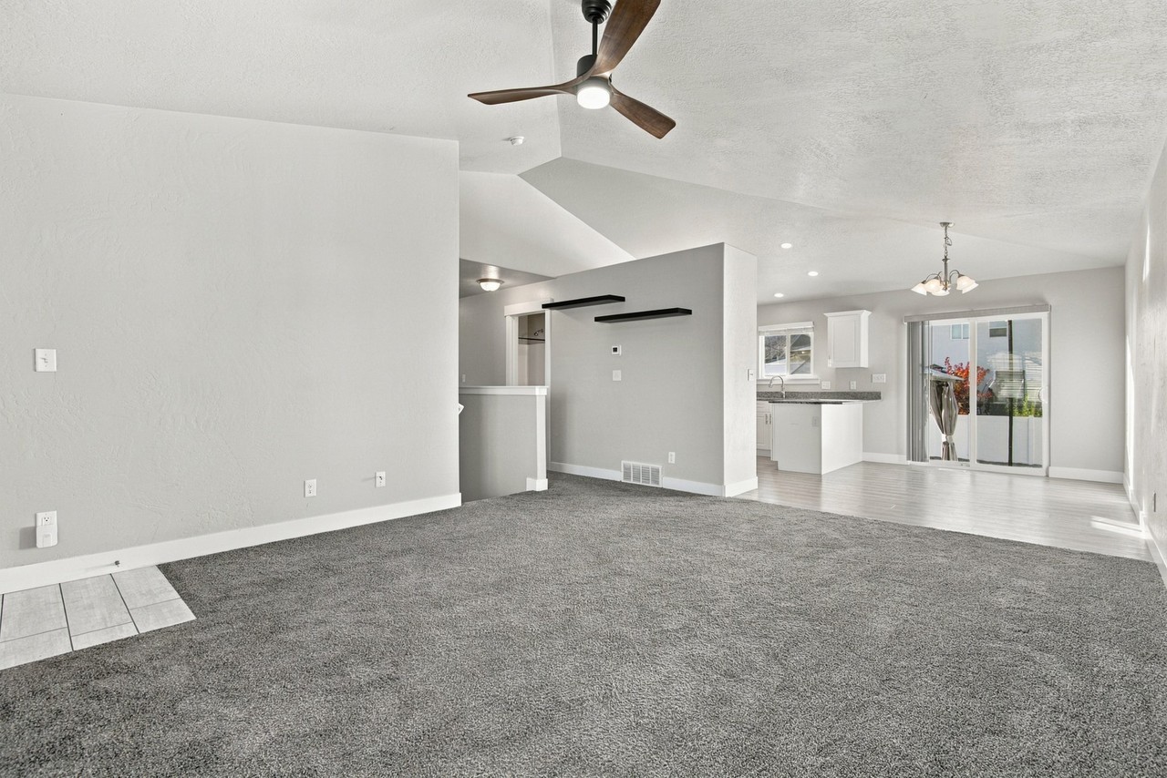1298 E Rachel Way - Photo 4 of 18