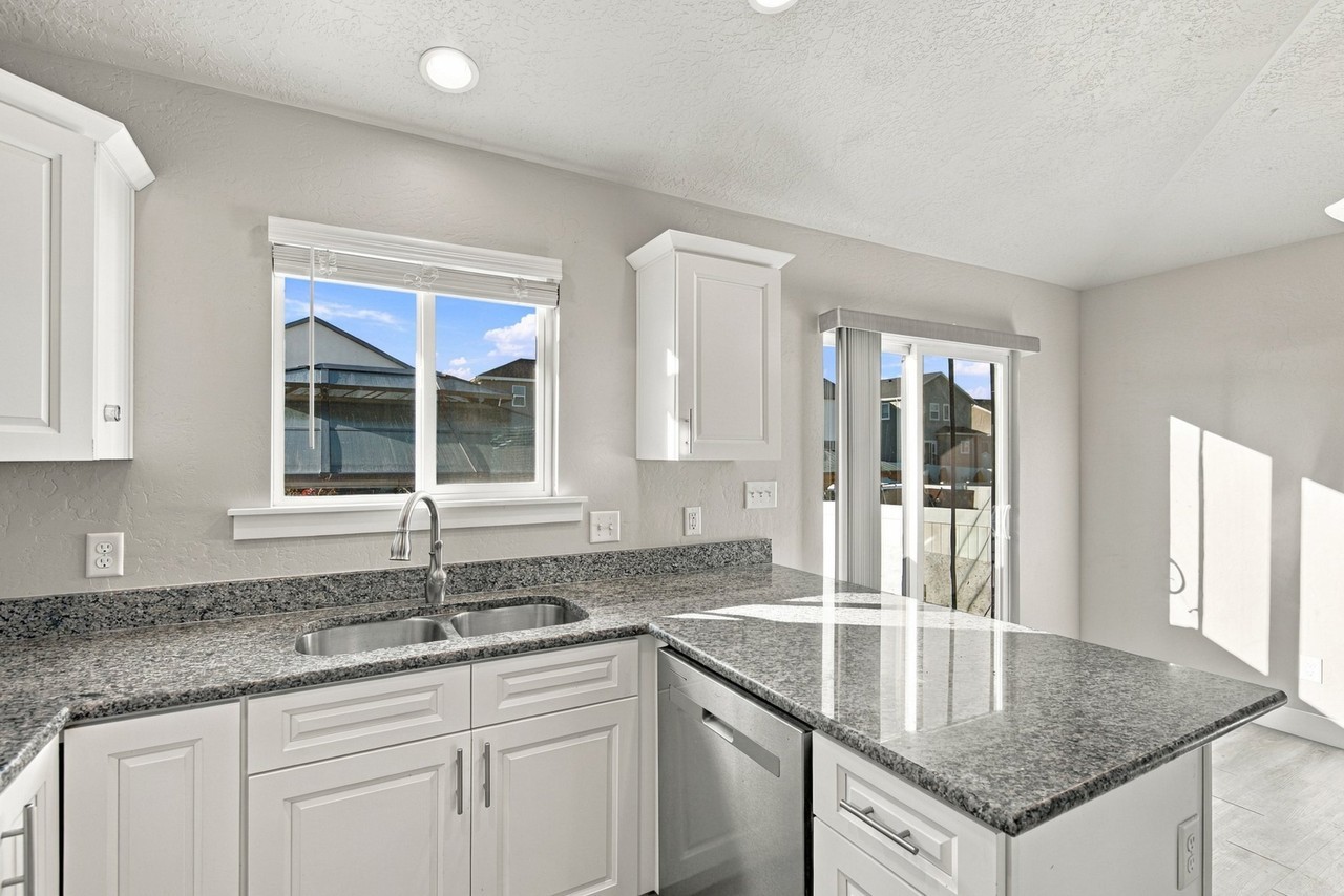 1298 E Rachel Way - Photo 6 of 18