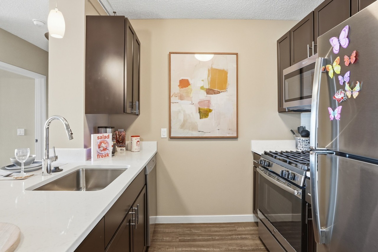 348 E Ohio St - Photo 3 of 17