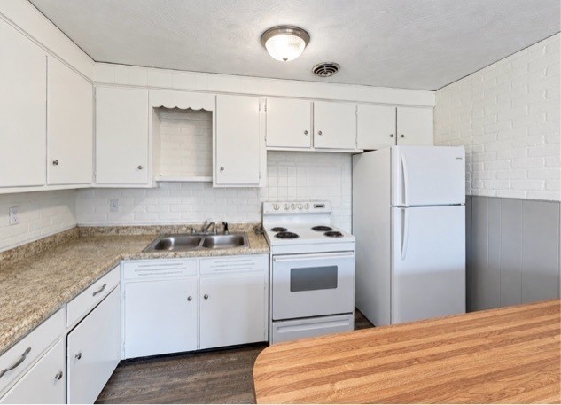 257 Witmer Road - Photo 2 of 26