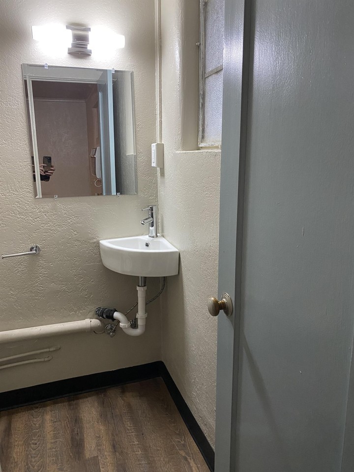 712 East Grove Avenue - Photo 2 of 19