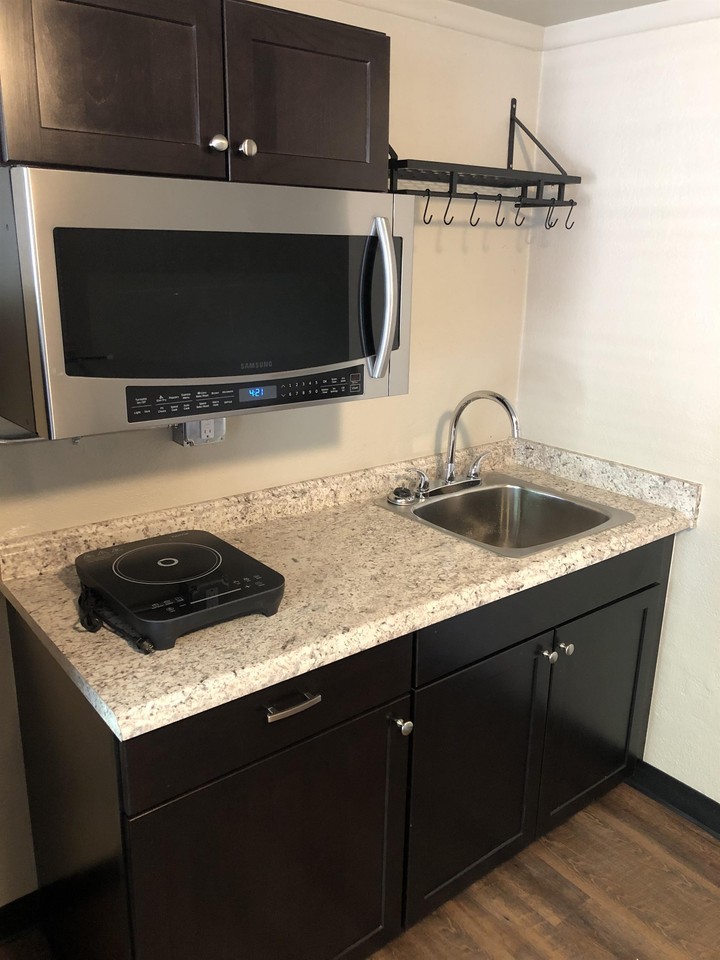 712 East Grove Avenue - Photo 3 of 19