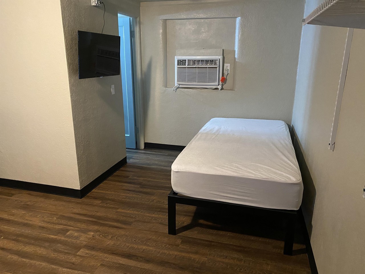 712 East Grove Avenue - Photo 5 of 19