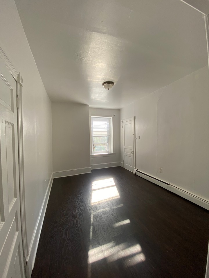 7300 Boyer St Philadelphia, PA 19119 - Photo 4 of 17