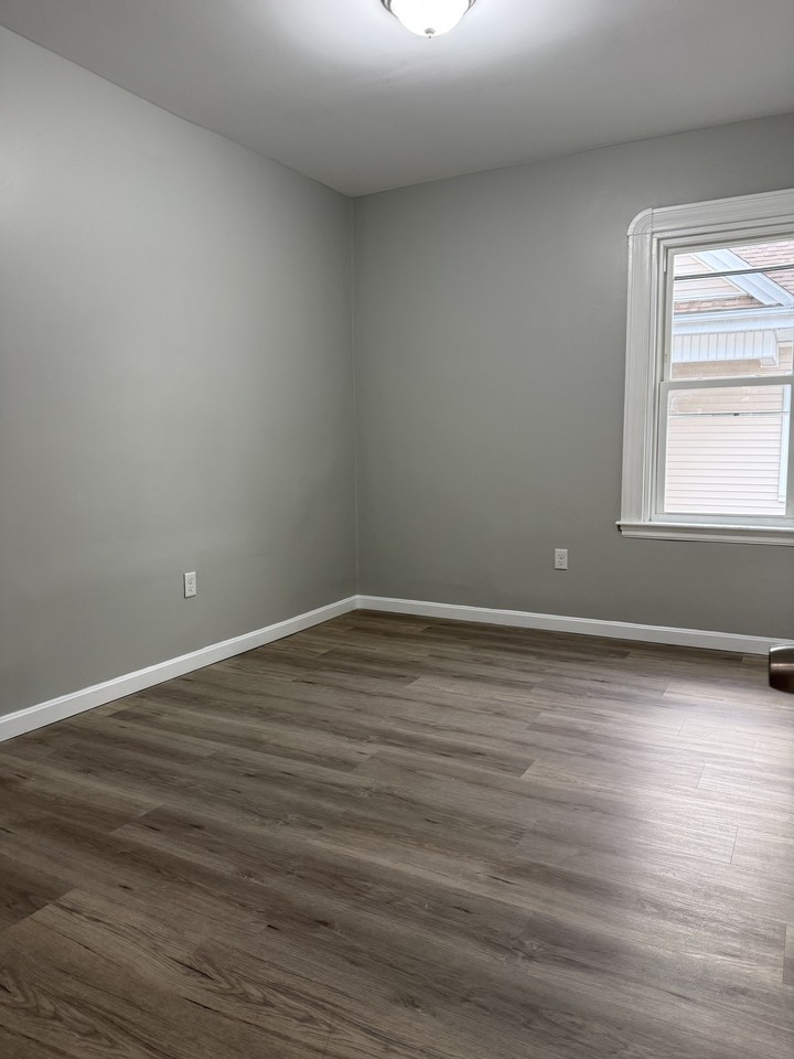 377 Ashley Boulevard New Bedford - Photo 4 of 13