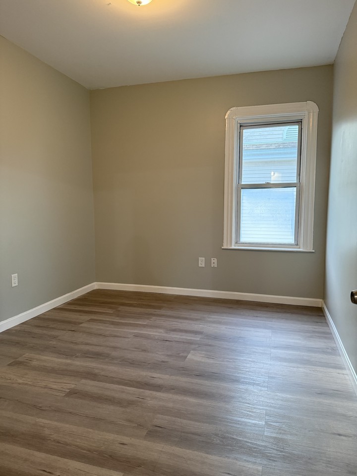 377 Ashley Boulevard New Bedford - Photo 5 of 13