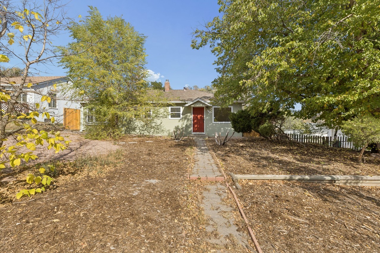 512 W San Miguel St #1 - Photo 3 of 29