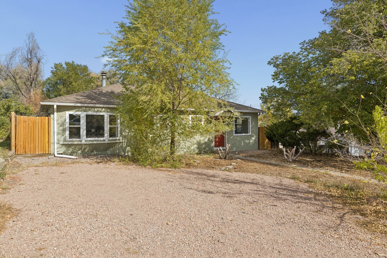 512 W San Miguel St #1 - Photo 4 of 29