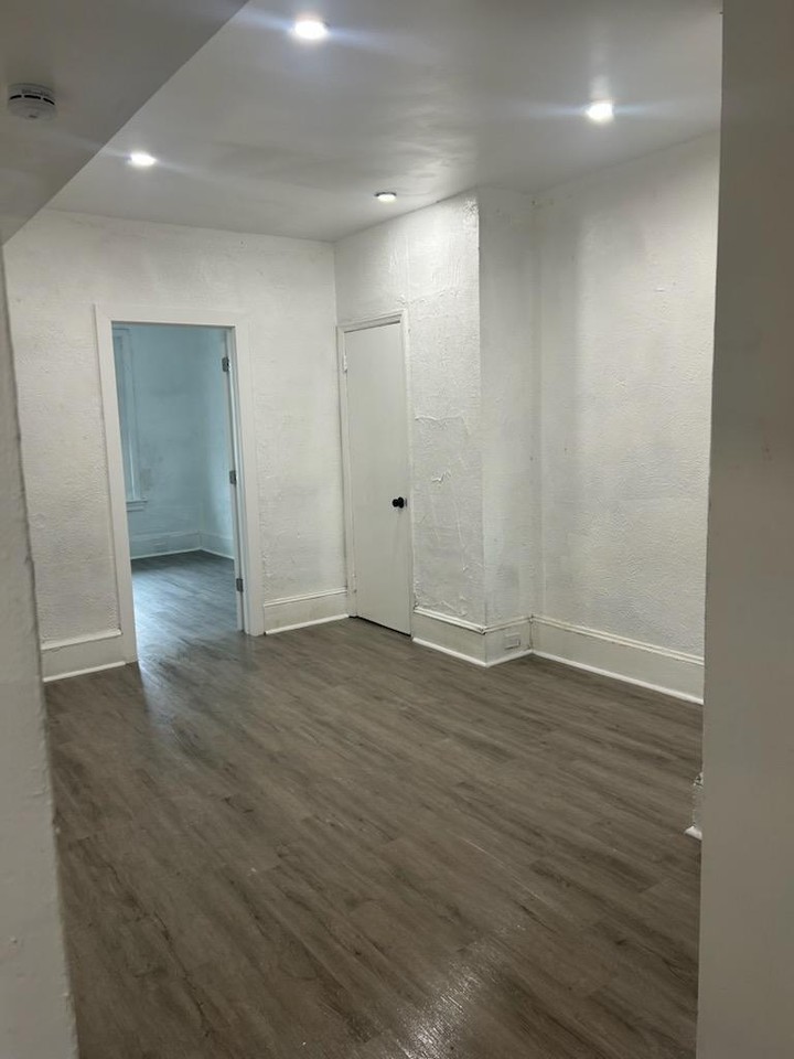 5023 Walnut St 3rd Fl #5023-3FL - Photo 7 of 11