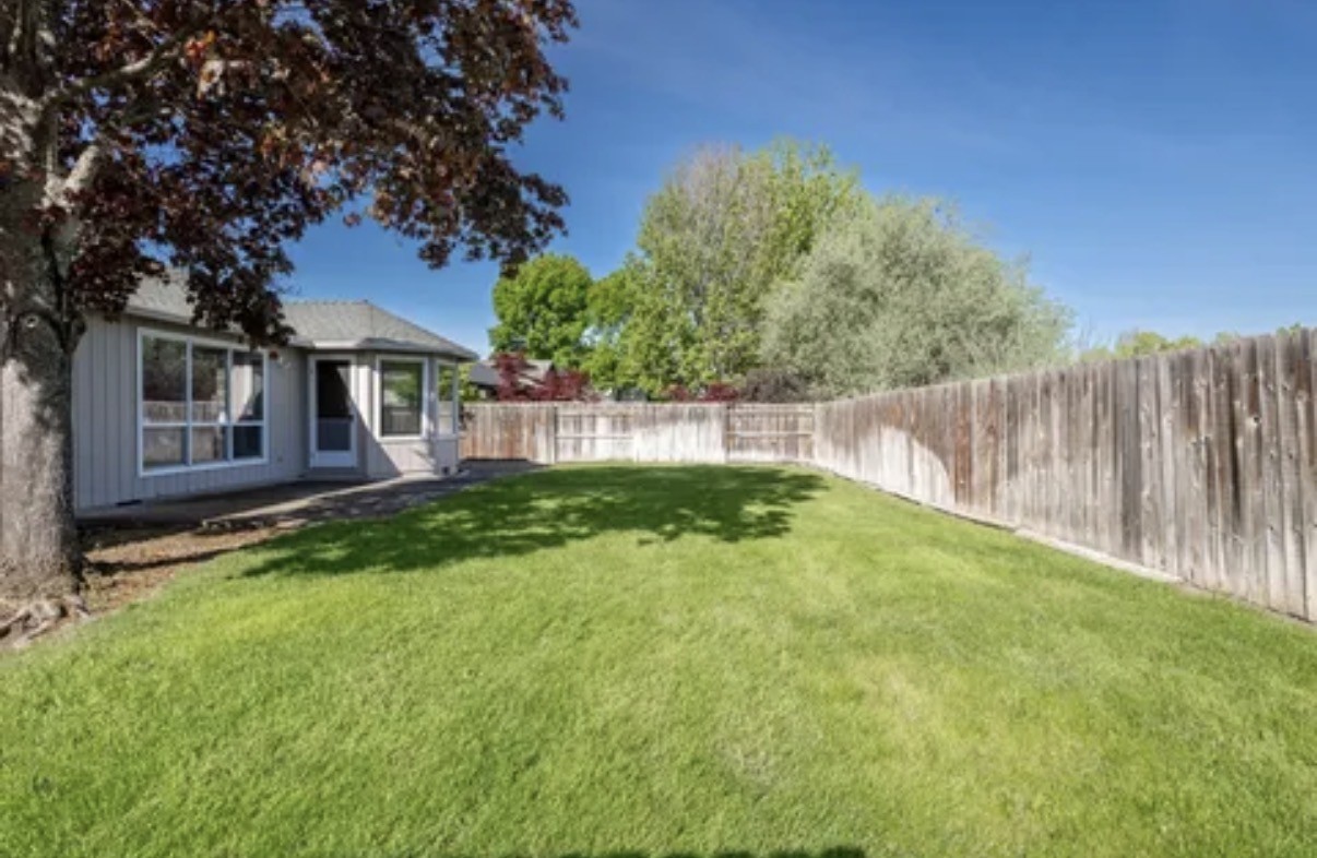 1621 Hollyhock Dr #1 - Photo 4 of 8