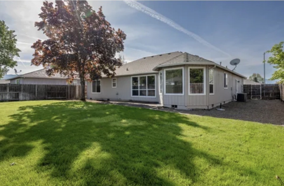 1621 Hollyhock Dr #1 - Photo 5 of 8