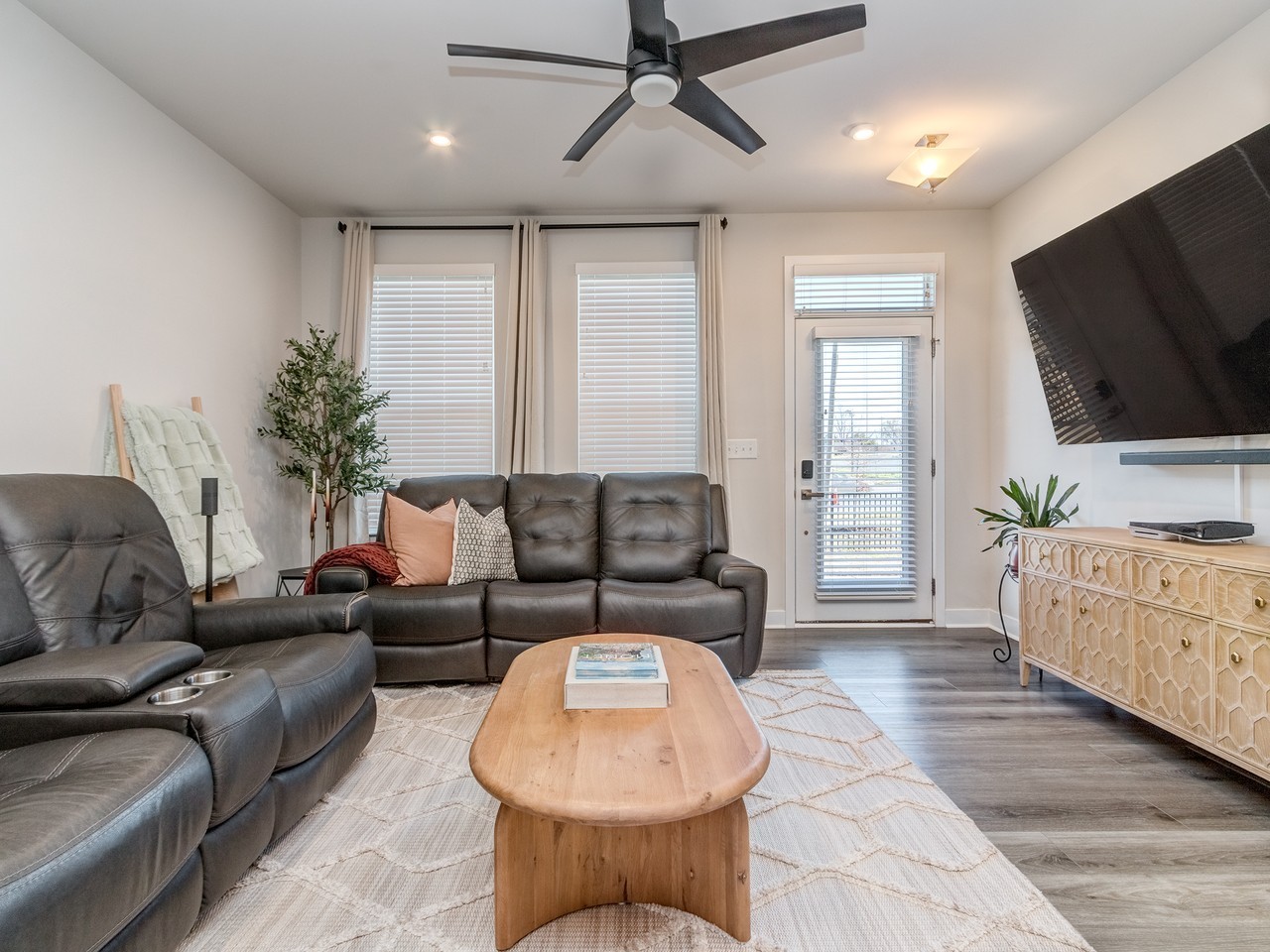 1033 Simcoe Ln #1 - Photo 7 of 27