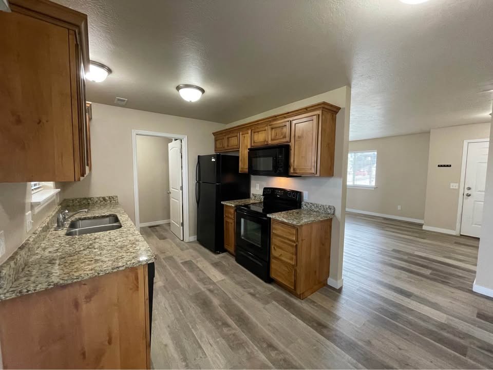 1610 20th St #4 - Photo 5 of 13