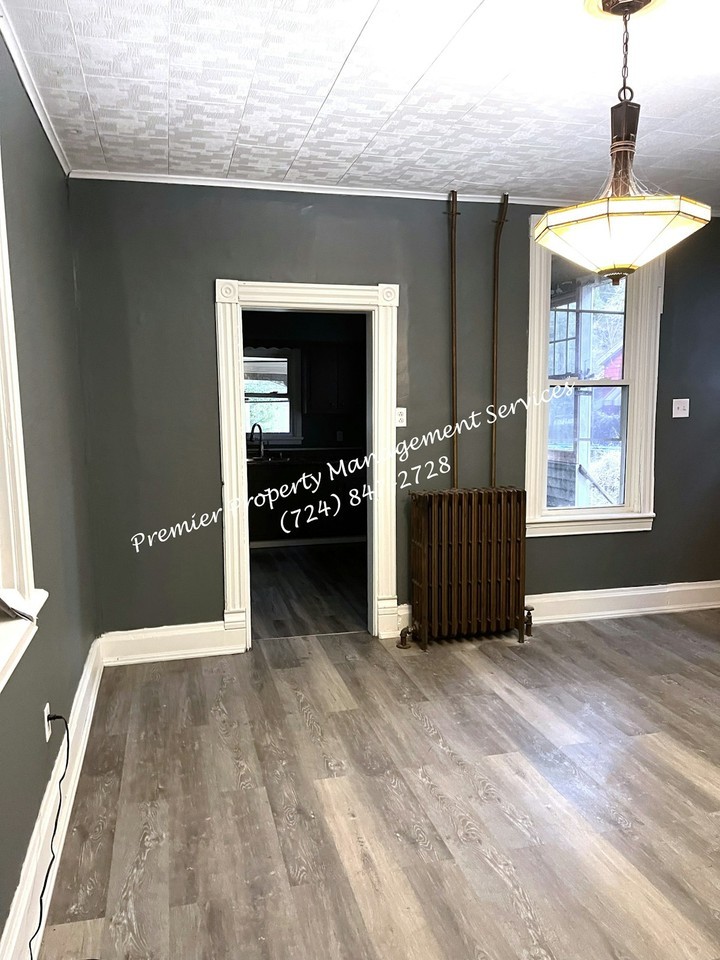 1011 10th Avenue - Photo 4 of 17