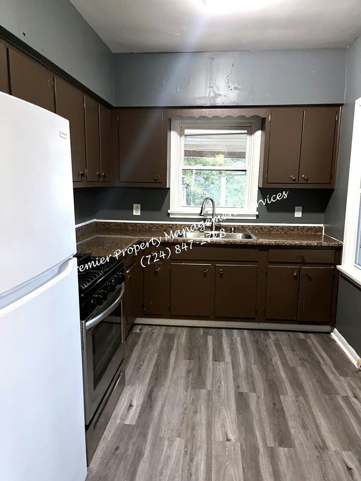 1011 10th Avenue - Photo 6 of 17