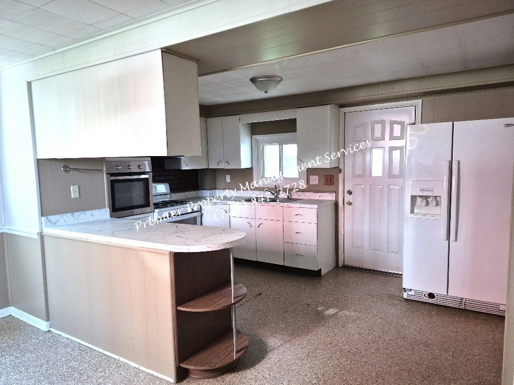 957 4th Avenue - Photo 3 of 20