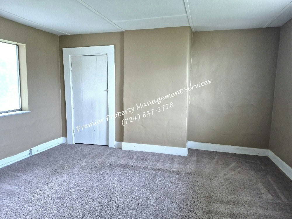 957 4th Avenue - Photo 7 of 20